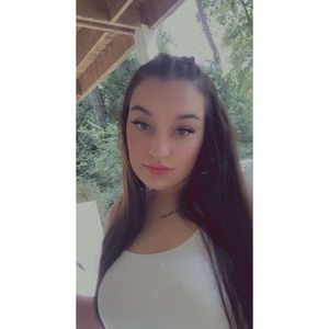 Meet your Posher, Olivia